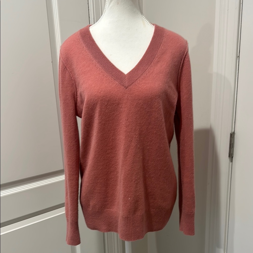 Aqua- V-neck cashmere sweater